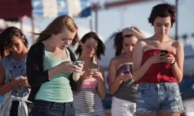 Стокгольм наводнили смартфонные зомби