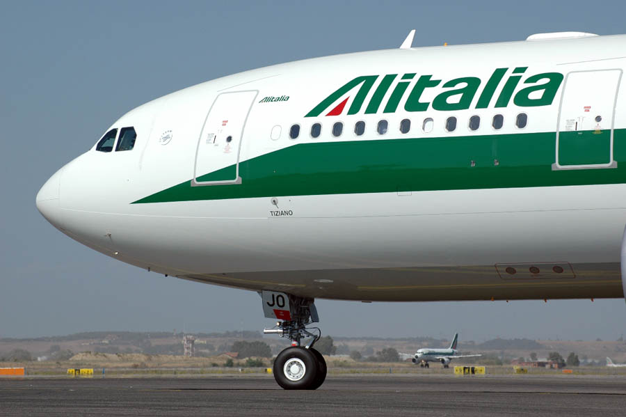 Турист напугал пассажиров alitalia