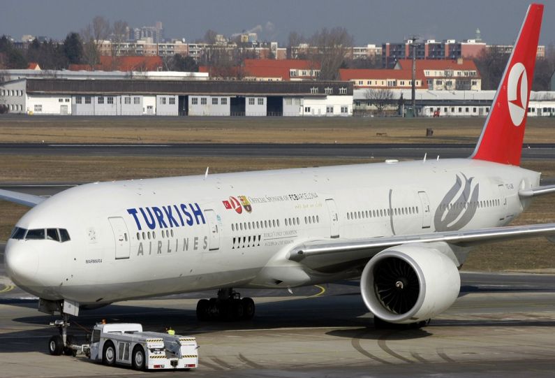 Самолет Turkish Airlines экстренно сел в Белграде из-за угрозы взрыва