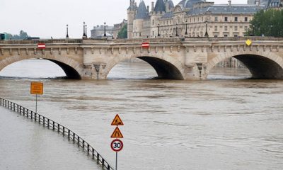 Вода отступает от Парижа