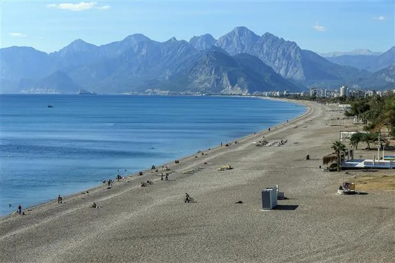 Российский турпоток в Анталью сократился в июне на 98,5%