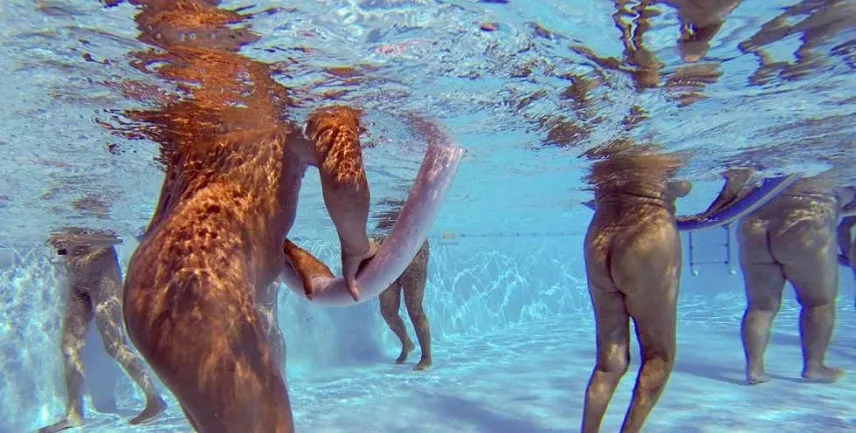 Мэр Мадрида не против, чтобы в бассейнах столицы купались голышом