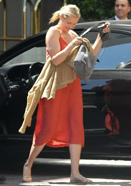 Кэмерон Диас прогулялась по Лос-Анджелесу в пляжном наряде