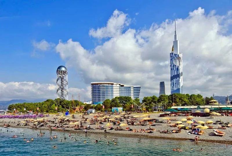 В Батуми открылся панорамный вращающийся ресторан