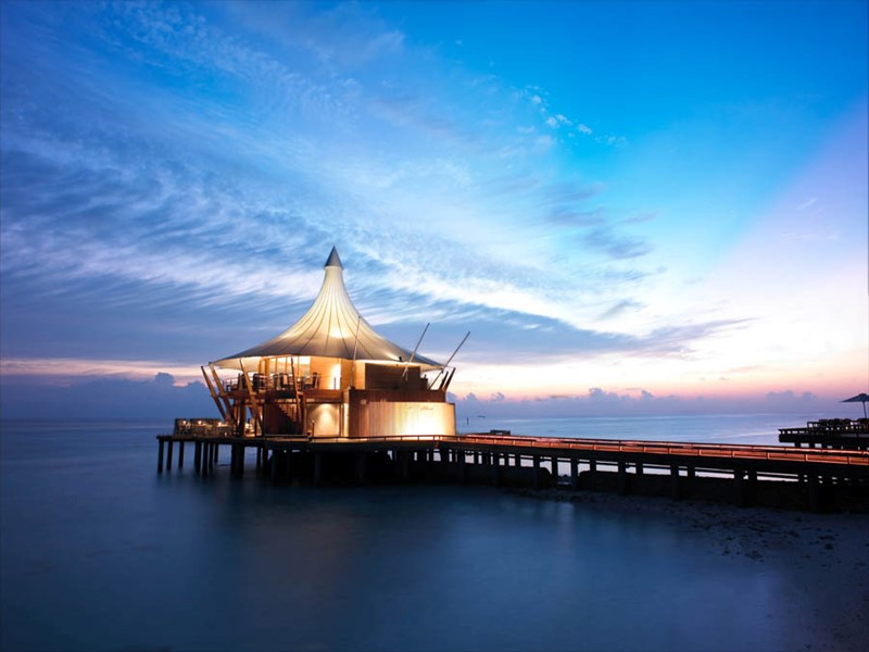 Ресторан The Lighthouse в Baros Maldives