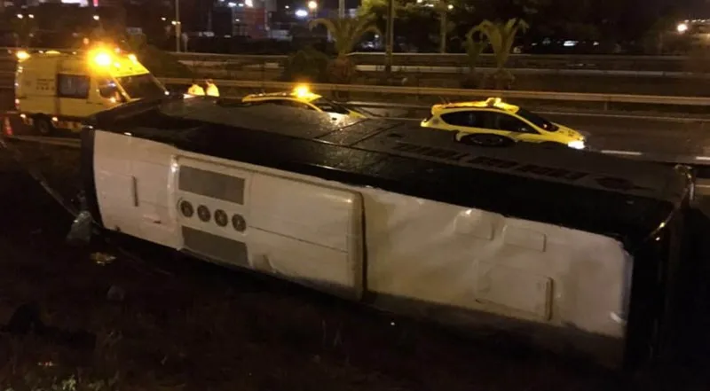 В Барселоне перевернулся автобус с туристами