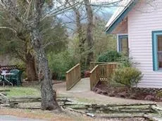 Evergreen Cottage Inn & Cabins