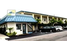 Blue Wave Motel Suites