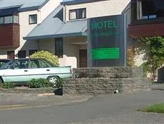 Centennial Court Motor Inn