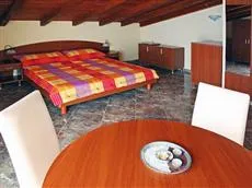 Apartments Barisic Seget Donji