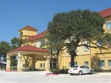 La Quinta Inn & Suites San Antonio The Dominion