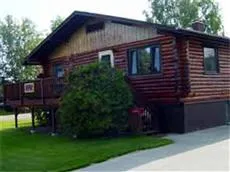 Downtown Log Cabin Hideaway Bed and Breakfast - Fairbanks