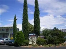 Whitehouse Inn