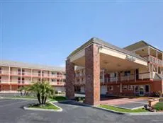Days Inn & Suites Fountain Valley/Huntington Beach