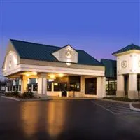 Lamplighter Inn & Suites