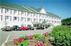 Coshocton Village Inn & Suites