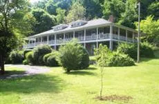 Calhoun House Inn & Suites