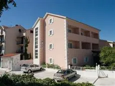 Villa Midea