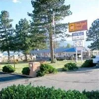 Budget Host Four Winds Motor Lodge