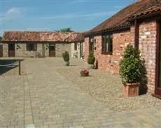 The Courtyard Laurel Farm Bed & Breakfast Lowestoft