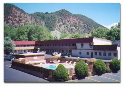 Cedar Lodge Motel Glenwood Springs