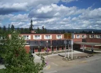 Athabasca Valley Inn & Suites