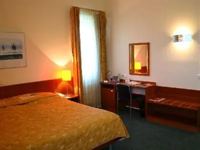 Ramada Airport Hotel Prague