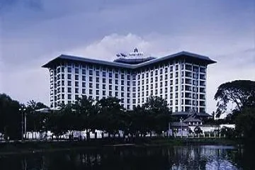 Chatrium Hotel Royal Lake Yangon