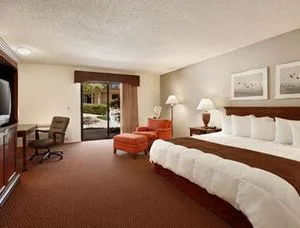 Yucca Valley Inn and Suites