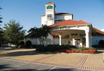 La Quinta Inn and Suites Atlanta Paces Ferry