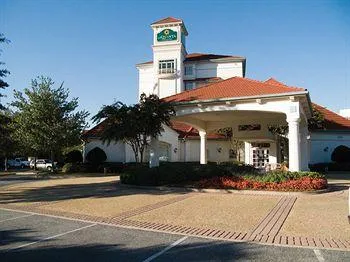 La Quinta Inn and Suites Atlanta Paces Ferry