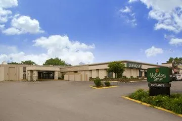 HomeRidge Inn & Suites