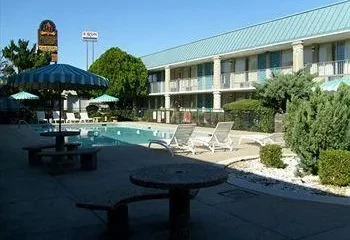 Bossier Inn and Suites