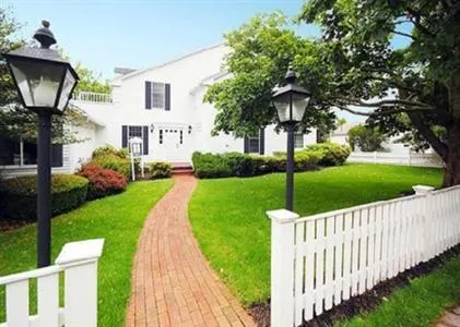 Clarion Carriage House Inn