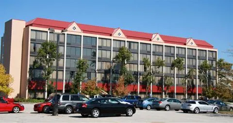 Radisson Hotel & Suites Cleveland Eastlake