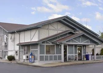 Super 8 Motel Twinsburg / Cleveland