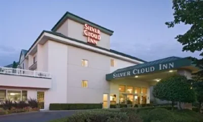 Silver Cloud Inn - University