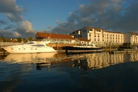 Newport Harbor Hotel & Marina