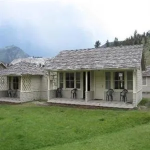 Mammoth Hot Springs Hotel & Cabins