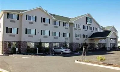 GuestHouse Inn & Suites Aberdeen