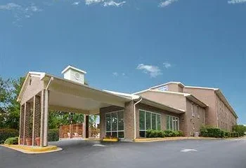 Econo Lodge Inn & Suites Ft. Jackson