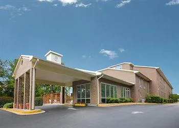 Econo Lodge Inn & Suites Ft. Jackson