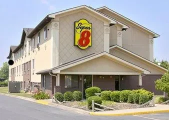 Super 8 Charlotte Amusement Park