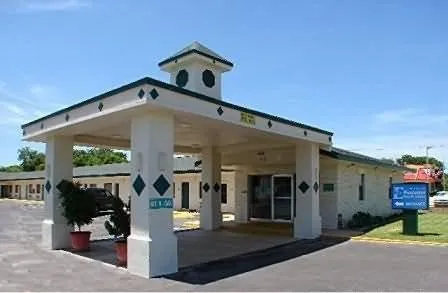 Pearsall Executive Inn & Suites