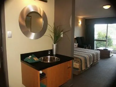Picton Beachcomber Inn