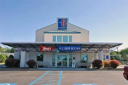 Motel 6 Tewksbury