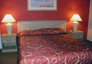 Econo Lodge Inn & Suites Walnut