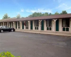 Super 7 Inn And Suites Saginaw