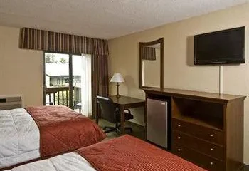 Clarion Inn & Suites Lake George