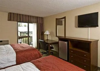 Clarion Inn & Suites Lake George